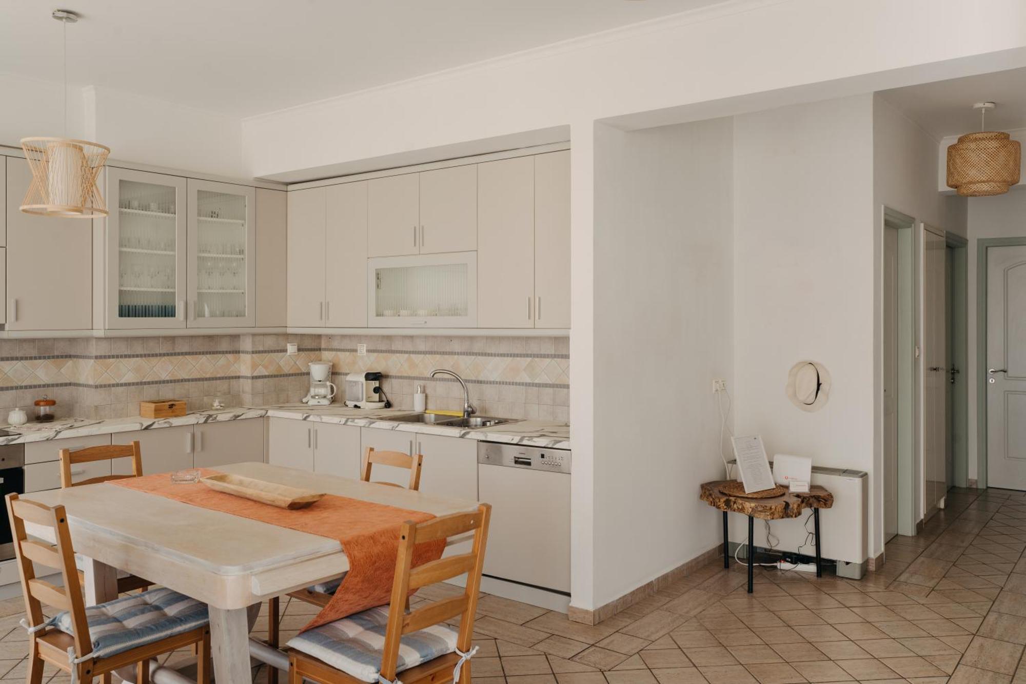 Lazarus 2Bd Apartment In The Center باترا المظهر الخارجي الصورة