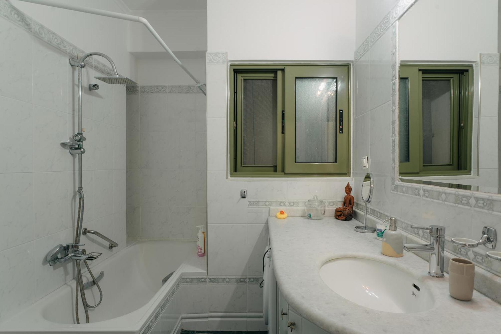 Lazarus 2Bd Apartment In The Center باترا المظهر الخارجي الصورة
